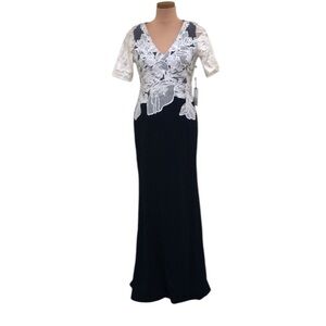NWT Adrianna Papell Maxi Dress Size 4 Midnight Navy Blue White Floral Embroidery